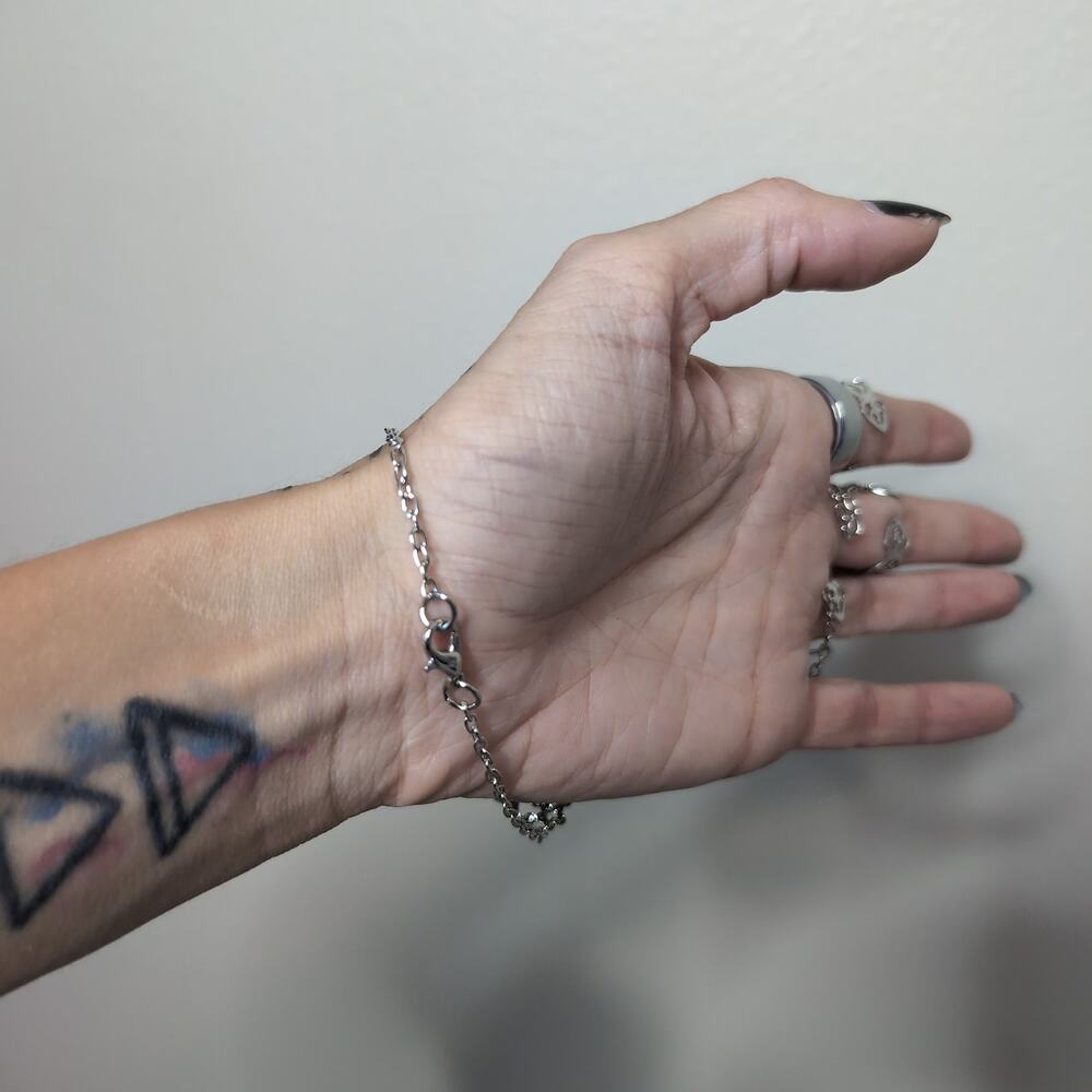 Silver Filigree Hand Chain with Rings Gothic - Picture 3 of 4